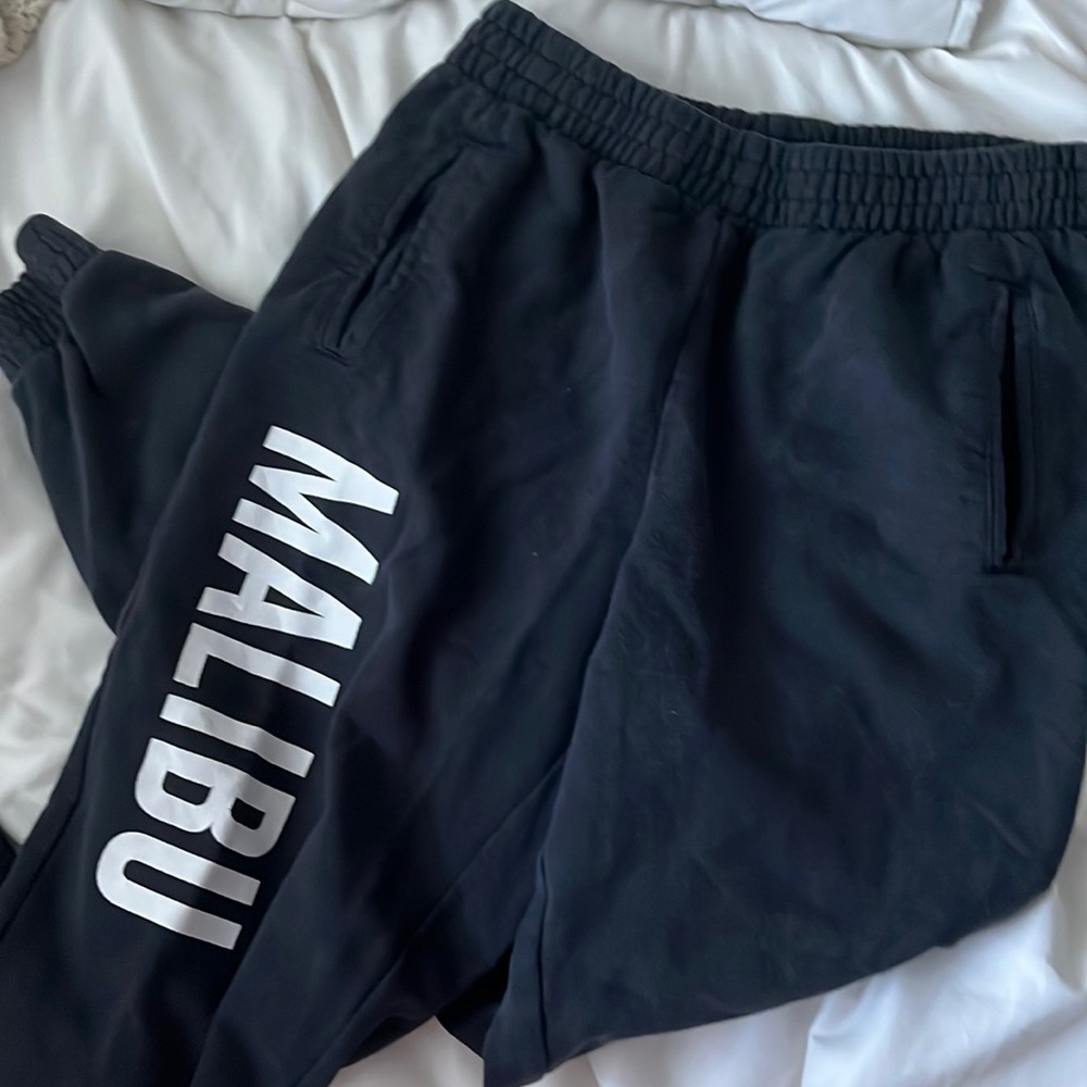 BRANDY MELVILLE GRAPHIC SWEATS